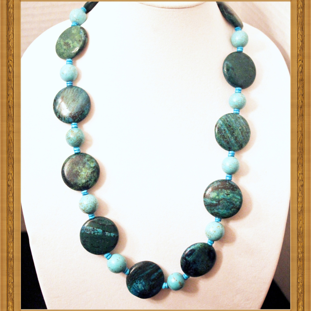 FREE w/ $60: Chunky Turquoise Howlite Necklace
